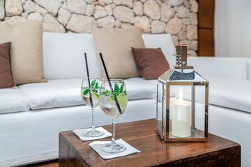 Lobby lounge