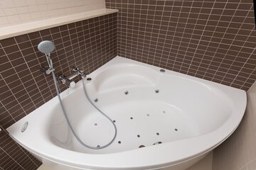 Jetted tub