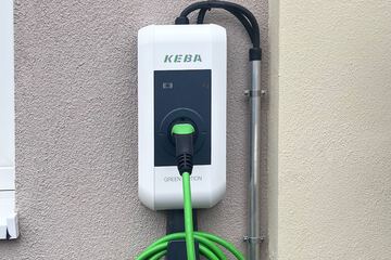 Electric vehicle charging station
