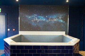 Deep soaking bathtub