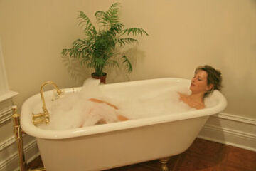 Deep Soaking Bathtub