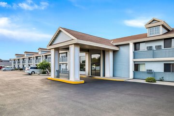 Super 8 by Wyndham La Crosse