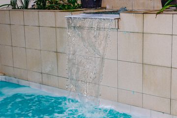 Pool waterfall
