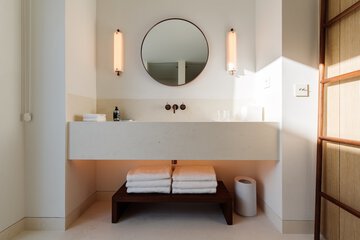 Bathroom sink
