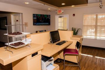 Business Center 27 of 35