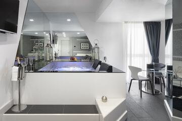 Private pool