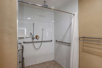 Room 43 of 60