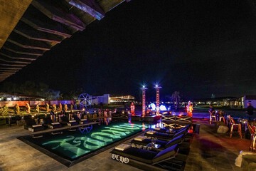 Poolside bar