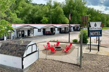 The Brookside Motel / Mt. Rushmore