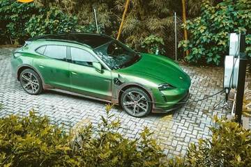 Electric vehicle charging station