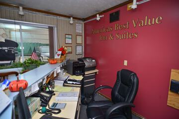 Check-in/check-out kiosk