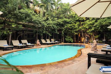 Indoor/outdoor pool