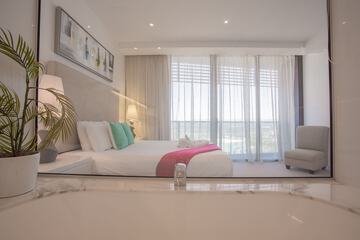 Deep soaking bathtub