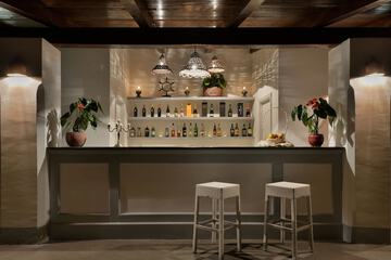 Poolside bar