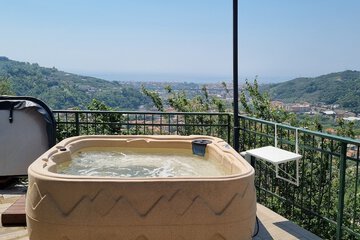 Deep soaking bathtub