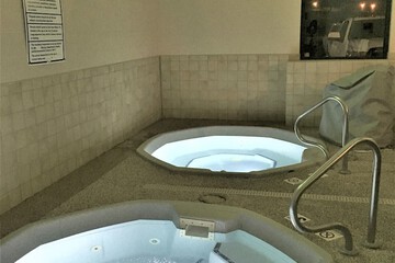 Indoor spa tub