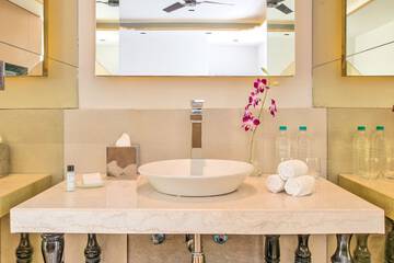 Bathroom sink