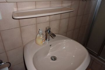 Bathroom sink