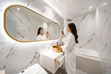 Deep soaking bathtub