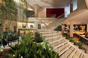 Lobby lounge