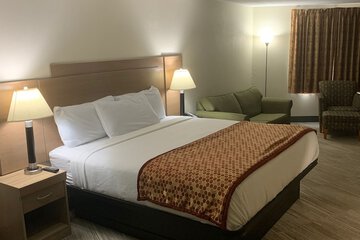 University Inn & Suites Stevens Point