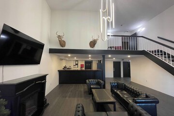 Hotel Interior 6 of 24