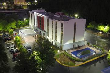 Hyatt Place Birmingham / Hoover