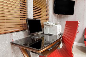 Business Center 35 of 38