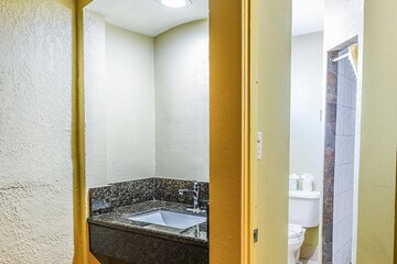 Room 4 of 15