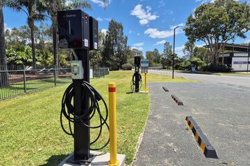 Electric vehicle charging station