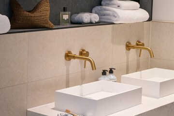 Bathroom sink