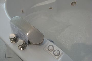 Jetted tub