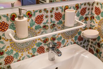Bathroom sink