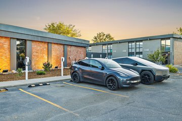Electric vehicle charging station