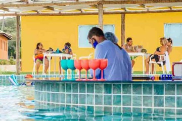 Swim-up bar