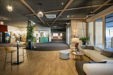 Lobby lounge