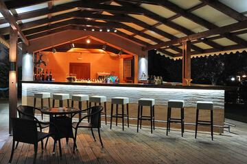 Poolside bar