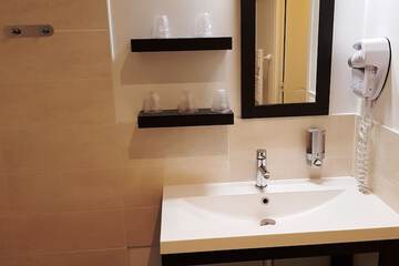 Bathroom sink