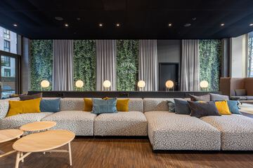 Lobby lounge