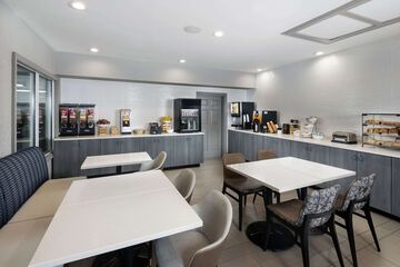 Breakfast/Coffee Service 41 of 47