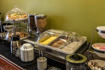 Breakfast/Coffee Service 35 of 48