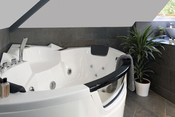 Jetted tub
