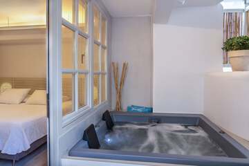 Private spa tub