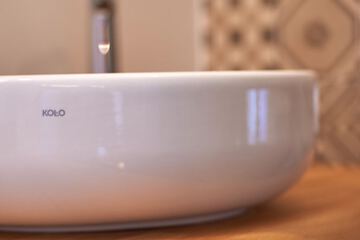 Bathroom sink