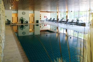 Exercise/lap pool