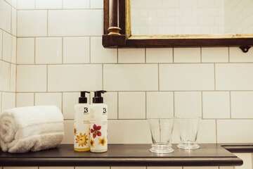 Bathroom amenities
