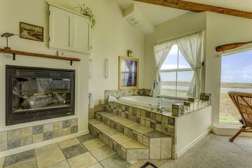 Deep soaking bathtub