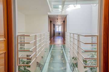 Handrails in hallways