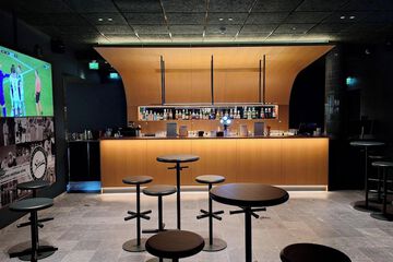 Sports bar