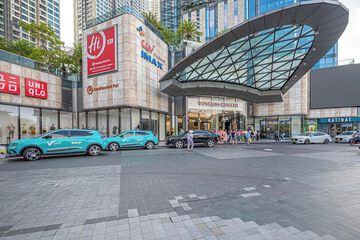 Shopping mall